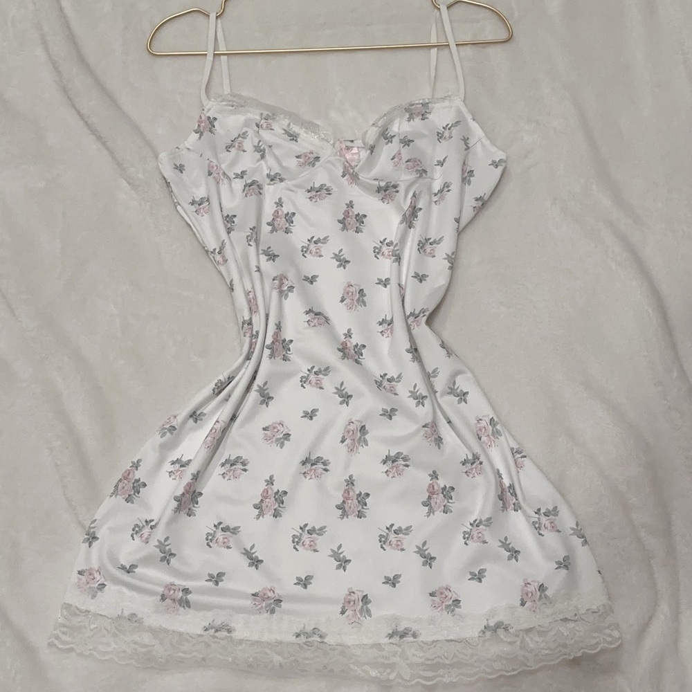 Floral Lace-Trim Satin Chemise Slip - White with Pink Roses size small